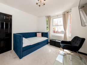 Pass the Keys Prime location and Spacious flat close to Centre